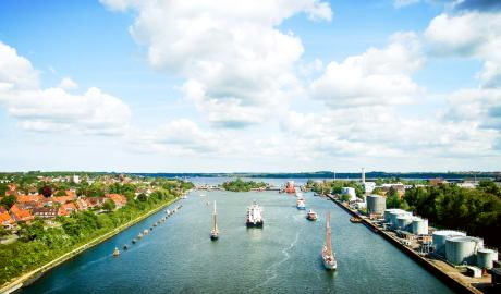 Schleswig-Holstein mit Schifffahrt  auf dem Nord-Ostsee-Kanal